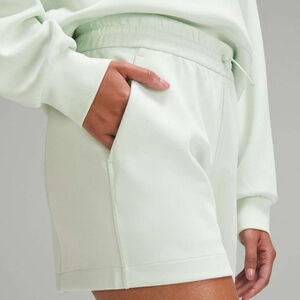 Lululemon Softstreme High-Rise Short 4" Kohlrabi Green bright lime pastel size 4